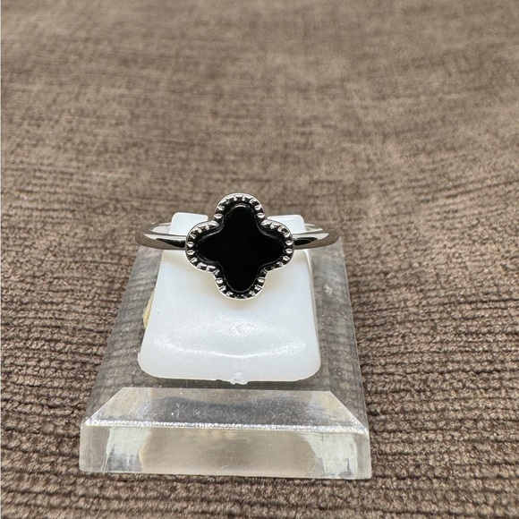 Sterling silverr 4 leaf clover ring - Picture 9 of 9